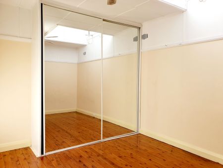 5 Bedroom Family Home - Photo 4