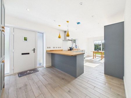 4 bedroom bungalow to rent - Photo 2