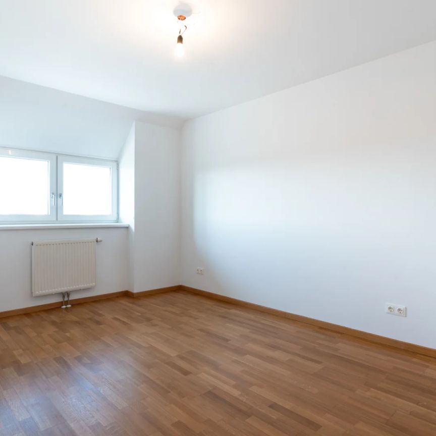PROVISIONSFREI: MODERNE, HELLE 3-ZIMMER DG-MAISONETTE MIT TERRASSE - IDEAL FÜR PENDLER! - Photo 1