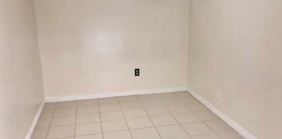 2-Bedroom Basement Unit for rent - Eglinton Ave & Allen Rd - Photo 2