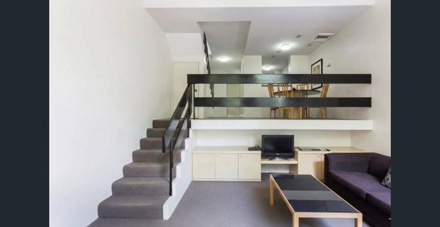 Lovely 2-Bedroom Villa with 2 Car Parks for Lease - Photo 1