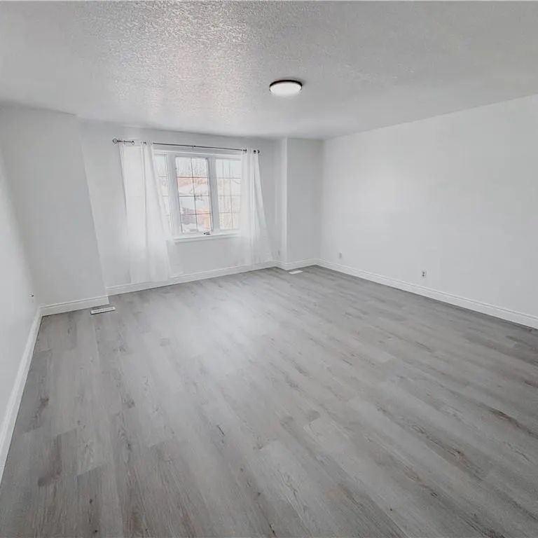 303 BANKSIDE Drive - Photo 1