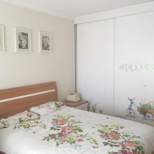 Spacious&comma; Modern Townhouse - Photo 2