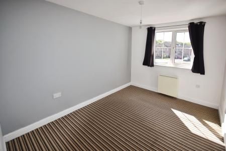 2 bedroom Flat To Let - Photo 3