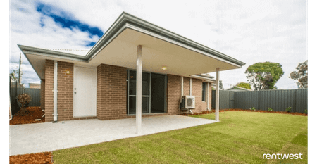 COMFORTABLE HOME WITH ENCLOSED YARD - Photo 2