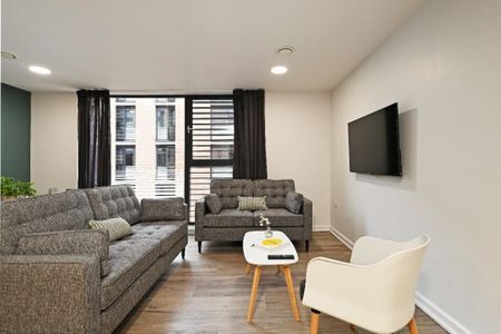 4 bedroom flat to rent - Photo 2