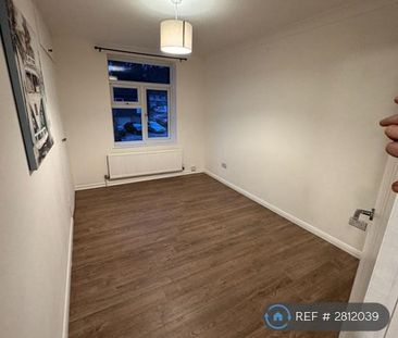 4 bedroom semi-detached house to rent - Photo 1