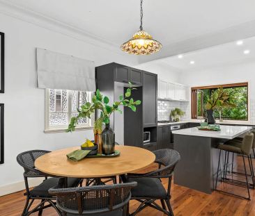 Character-Filled 3 Bedroom Queenslander with Entertaining Deck - Photo 5