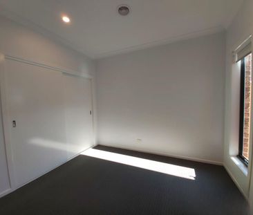 Splendid 4Br Family Home in Bonnie Brook! - Photo 4