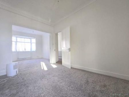 3 bedroom property to rent in London - Photo 3