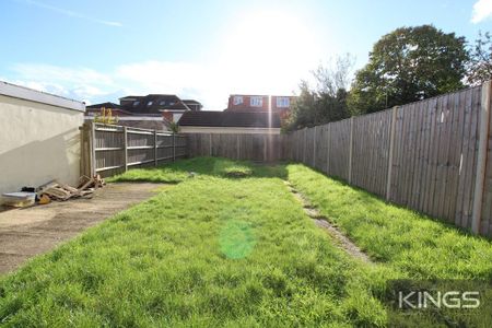 4 bedroom semi-detached house to rent - Photo 5