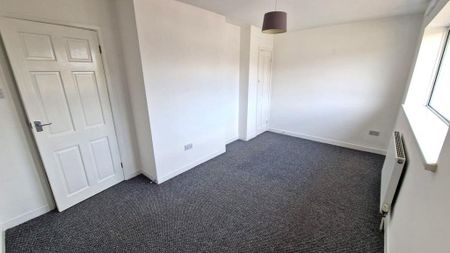 2 bedroom semi-detached house to rent - Photo 4