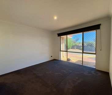 Spacious Family Home with Huge Workshop - Photo 1