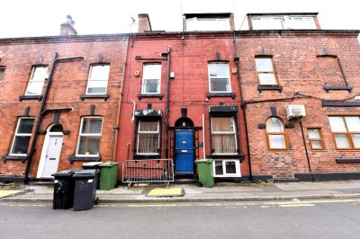 4 bedroom House in Crossfield Street, Leeds - Photo 2