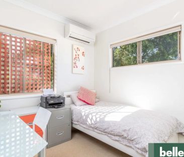 Spacious Two-Bedroom Townhouse with Private Courtyard – Boutique Ye... - Photo 2