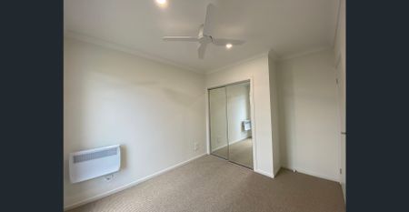 Townhouse in Central Warralily Location - Photo 3