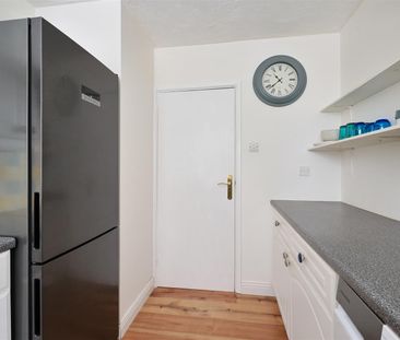 To Let 2 Bed Apartment - Photo 5