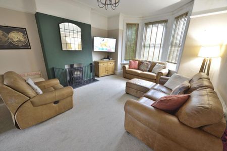 3 bedroom terraced house to rent - Photo 3