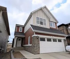 Spacious and a home with a view! | Calgary - Photo 1
