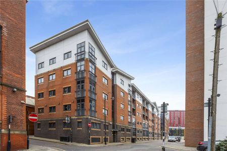 AVAILABLE NOW! Fully Furnished Two Double Bedroom Apartment in the Rope Works development. - Photo 4