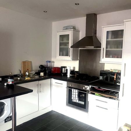 Room in a Shared Flat, Aura Court, M15 - Photo 4