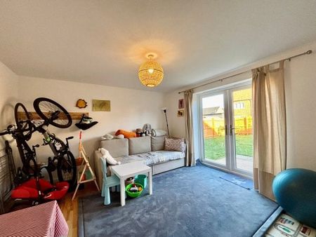 Drooper Drive, Stratford-upon-Avon, CV37 - Photo 2