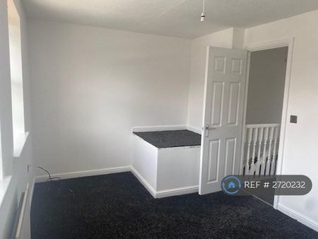 3 bedroom semi-detached house to rent - Photo 3