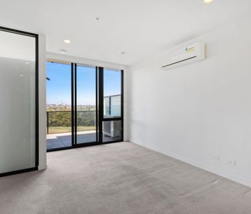 Apartment living, stone's throw from Highpoint! - Photo 6