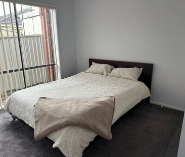 Cranbourne East - Photo 4