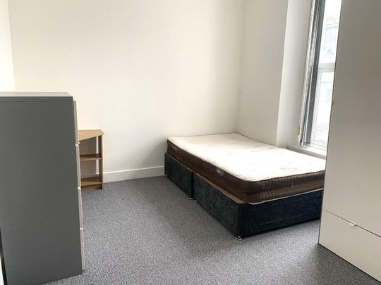 6 bedroom flat to rent - Photo 1