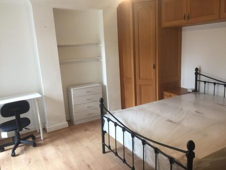 2 bedroom flat to rent - Photo 5