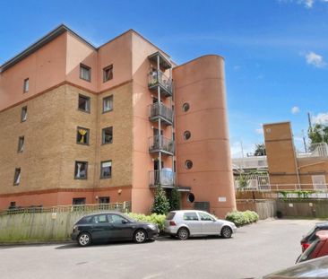 2 bedroom flat to rent - Photo 2