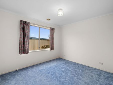 Spacious Family Home! - Photo 2