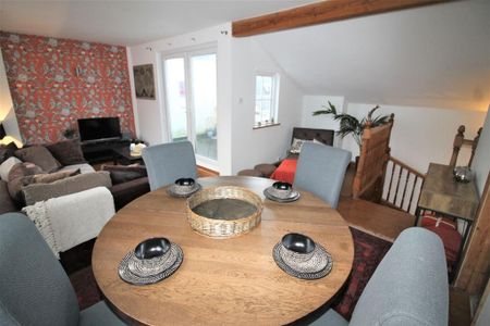 2 bedroom maisonette to rent - Photo 2