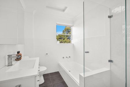 Two Bedroom Apartment In South Hurstville: Elevated Position, Light-Filled, Auto Garage. - Photo 5