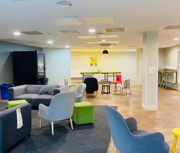 Large Standard Single Ensuite - Photo 3