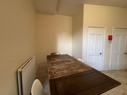 4 bedroom flat to rent - Photo 1