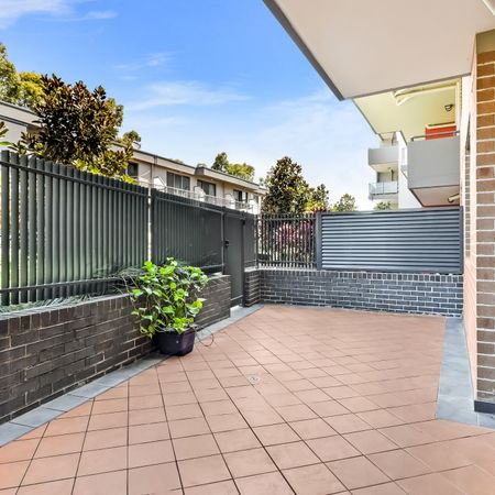 Sophisticated and Stylish Two Bedroom Apartment - Photo 4