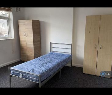 4 bedroom semi-detached house to rent - Photo 5