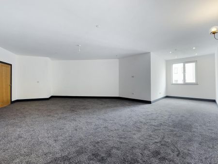 3 bedroom flat to rent - Photo 3