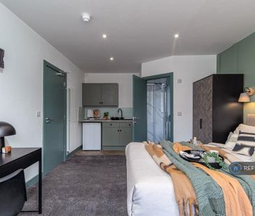 1 bedroom in a house share to rent - Photo 1