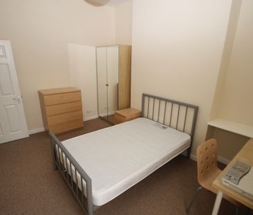 3 Bedroom | 12 Hastings Street, Ground Floor Flat, PL1 5BA - Photo 2