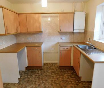 2 bedroom semi-detached house to rent - Photo 4