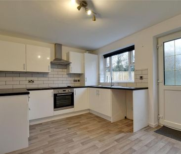 3 bedroom semi-detached house to rent - Photo 6