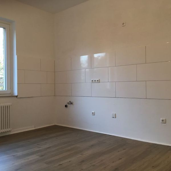 *** Modernsierte 2-Zimmerwohnung mit Balkon! *** - Photo 1