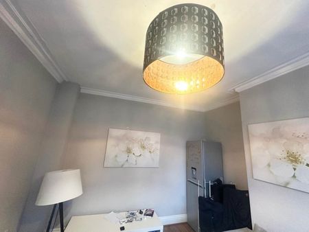 Knowle Road (Room 2) , Burley, Leeds - Photo 2