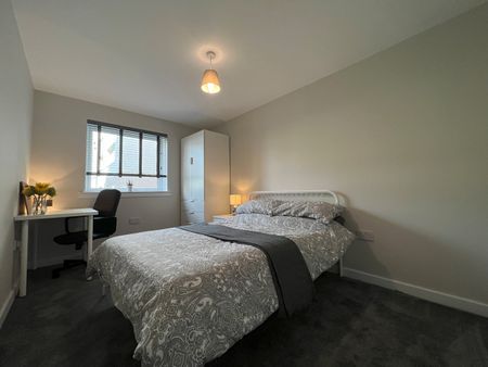 4 Bed Flat, Napier Drive, G51 - Photo 3