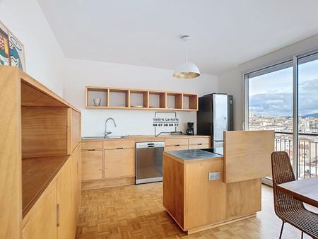 Location Appartement 4 pièces Meublé 90m² MARSEILLE 1er - Photo 5