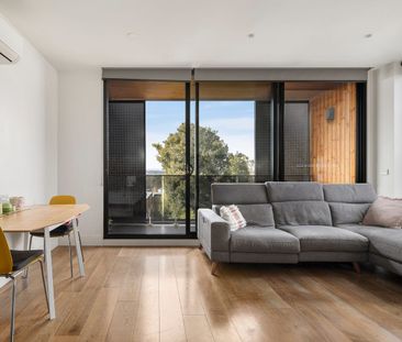 Executive Malvern Living - Photo 2