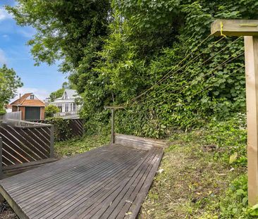 Ready to move in, 6 mins walk to University - Photo 4